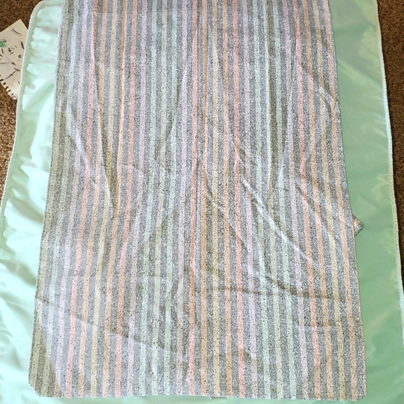 2 vantage standard pillowcases - Picture 2 of 3